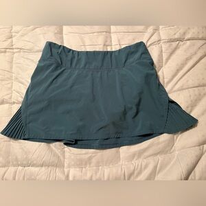 Lululemon Athletica Black Skort with pleat detail size 4